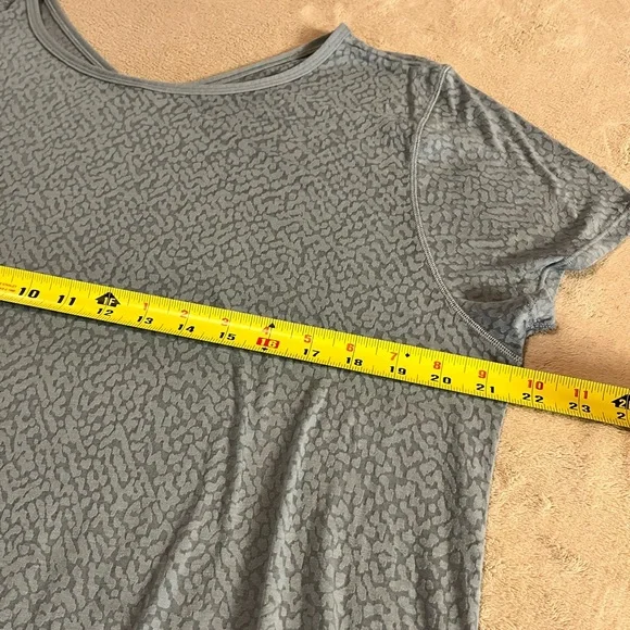 Lululemon Loop Around Tee - Picture 7 of 8